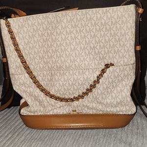 Micheal kors purse , tan and brown medium size